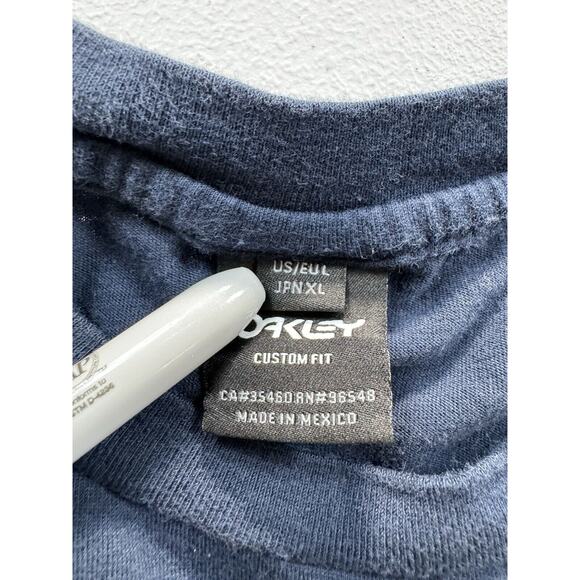 Oakley Logo Long Sleeve T-Shirt Men’s L Blue Sunglasses Tech Streetwear Skate - Picture 3 of 6